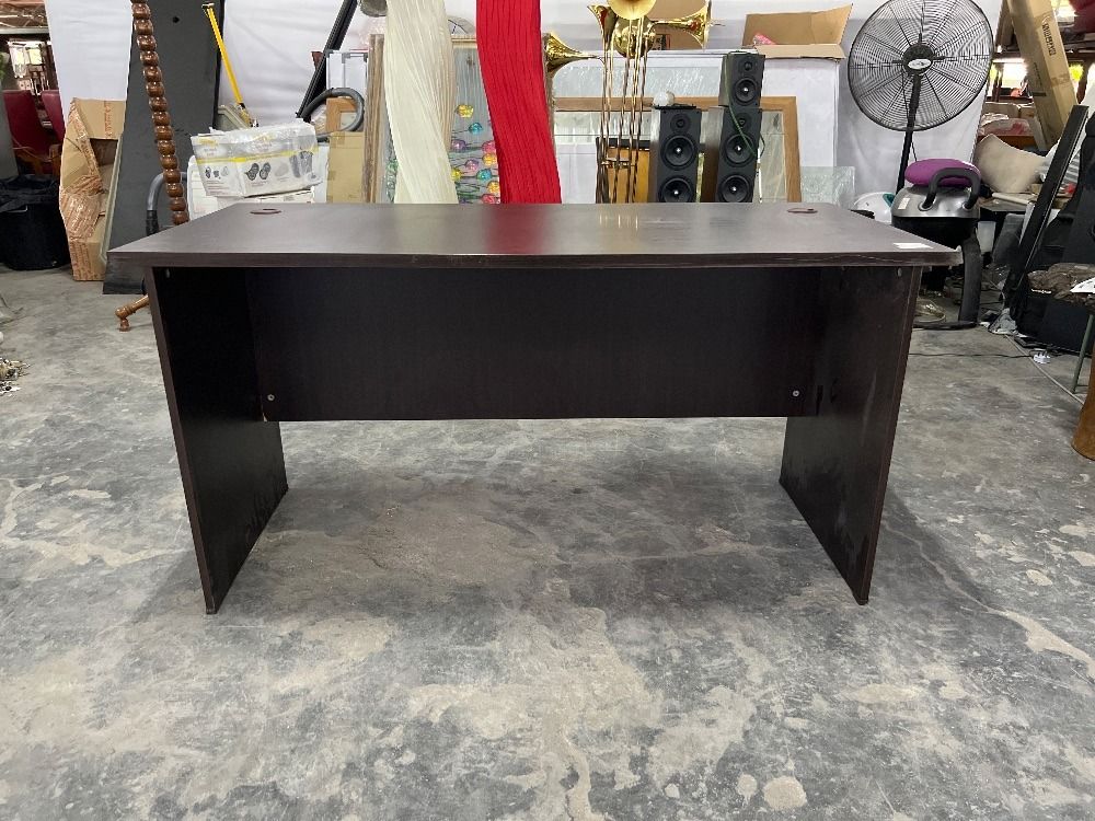 Wooden Office Desk Dark Brown Colour / Meja Pejabat Kayu Warna Coklat
