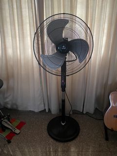 (Category: ) located in . Submitted by slaysale (Listing ID 1196223199, Image 1). Description: .
