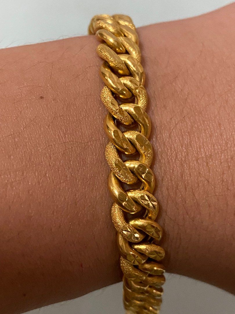 Gold hand bracelet top
