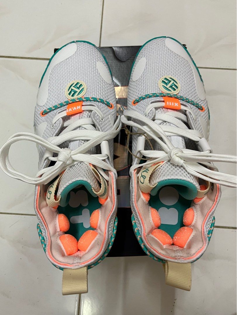 Harden white deals basketball shoes
