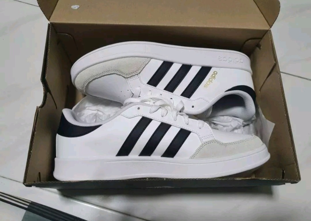 Adidas shoes, Men's Fashion, Footwear, Sneakers on Carousell
