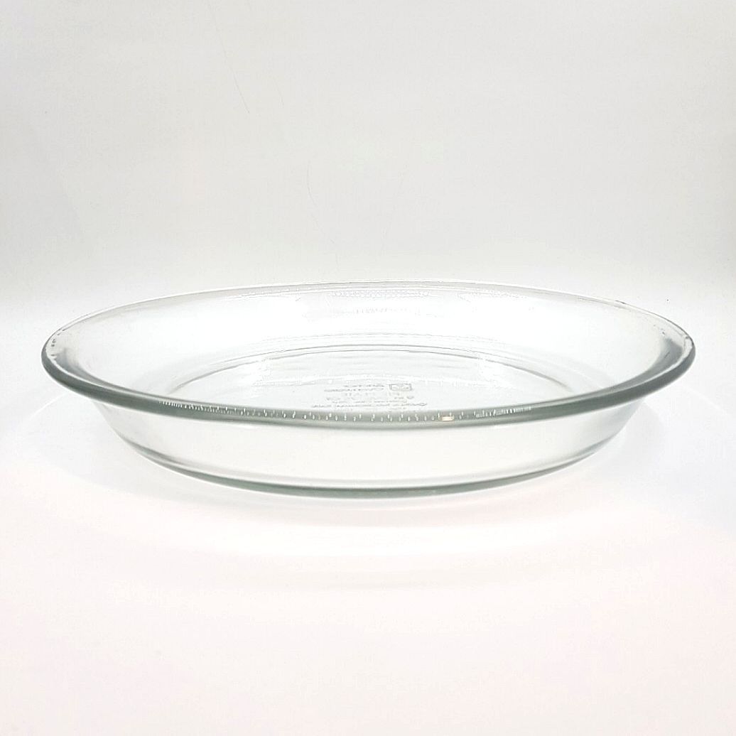 Anchor Hocking 9 inch pie plate USA (Category: Bakeware) located in Imus. Submitted by mostlyvintage (Listing ID 1196257472, Image 1). Description: 🎀 9-inch Anchor Hocking USA pie plate 🎀 🎀 oven and microwave safe 🎀 🎀 has minor scratches 🎀 🌸For fashion finds and other stuff, pls. visit my other Carousell store: https://carousell.app.link/XSuC3F3Gsuba.