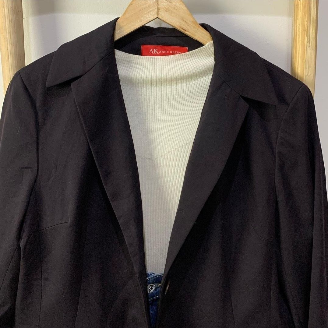 Anne Klein Women Blaizer - Large (Category: Coats, Jackets and Outerwear) located in Alicia. Submitted by kc_0401 (Listing ID 1196390571, Image 2). Description: Thrift Coat (Ukay) Manage your expectations. Good Condition, rare. Lightweight, perfect for OOTD. Shoulder: 18in Bust: 22in Armhole: 10in Length: 28in Size laid in flat RFS: Can't fit, wrong size. Need to wash.