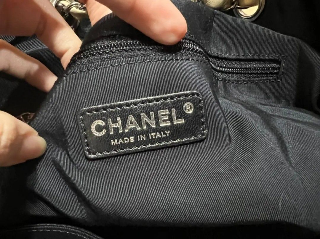 AUTHENTIC CHANEL Logo Shoulder Bag Beige Black Hologram Sticker Intact Comes with dustbag only. Size Top 52 Bottom 28 x 38 x 17 cm