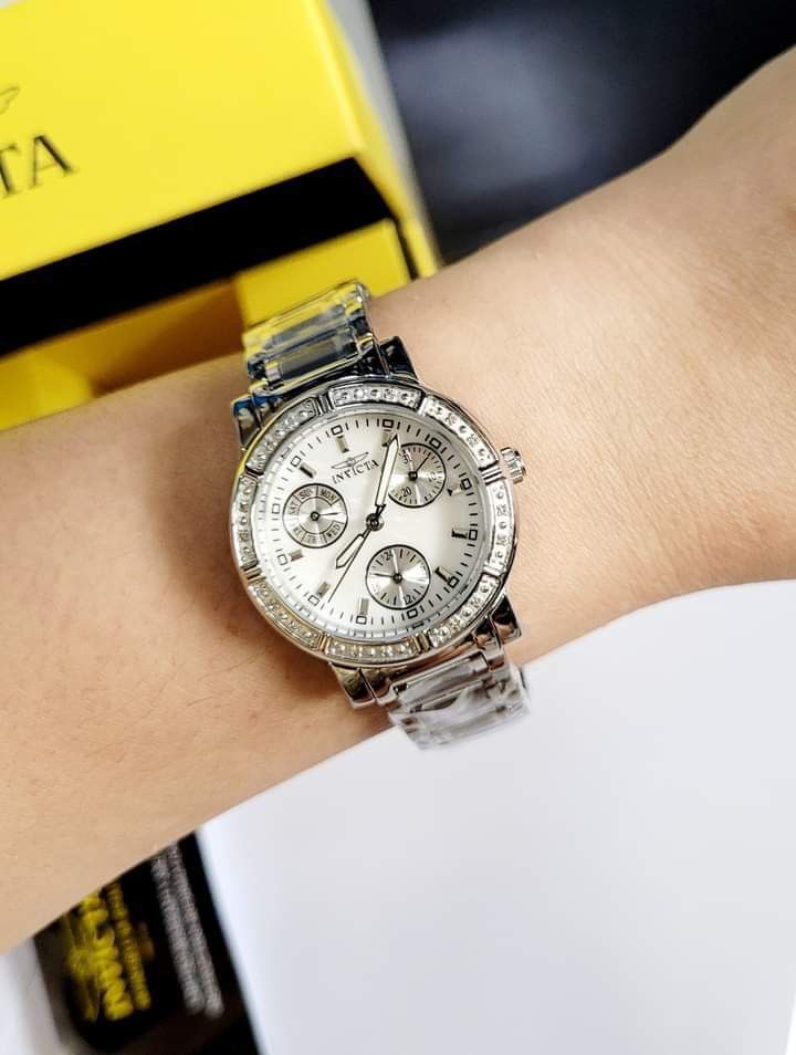 Authentic Invicta Wildflower Lady With Genuine Diamond Invicta 4718 Silver  33mm Watch, Women's Fashion, Watches  Accessories, Watches on Carousell