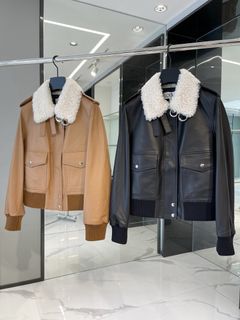 (Category: ) located in . Submitted by luxcloset.shop (Listing ID 1196399597, Image 1). Description: .