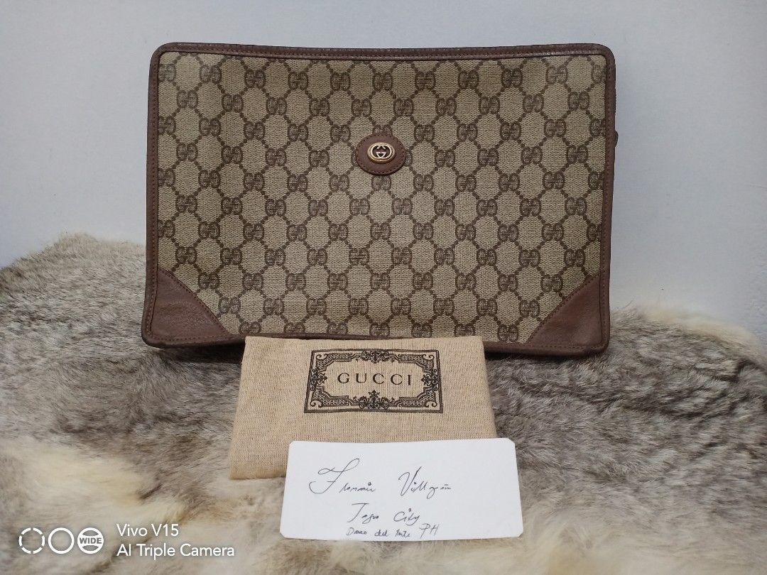 auth.gucci clutch (Category: Luxury Bags & Wallets) located in Tagum. Submitted by luxbagelyas (Listing ID 1196274343, Image 1). Description: Good condition normal sign of use only no major issues maganda pa Di po lagkit ang loob.