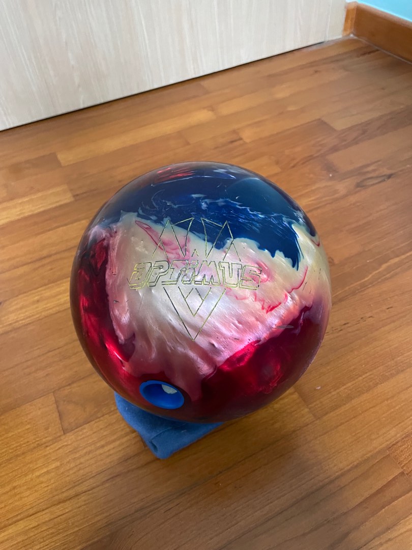 2 Bowling Balls (Reactive + Plastic), Sports Equipment, Sports & Games