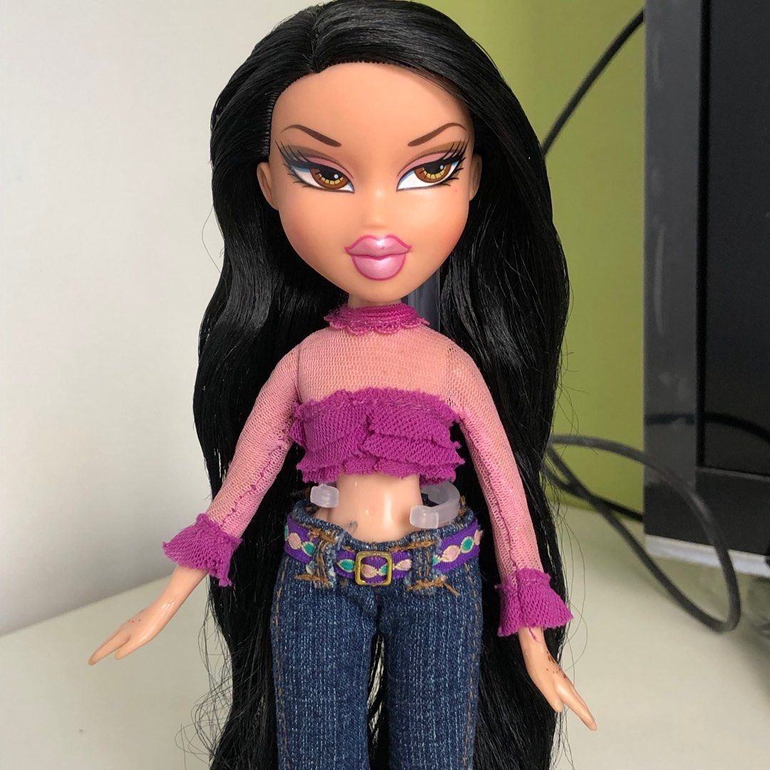 I'm so happy! I got Genie Magic Jade with her full first outfit for $9!! 😭  That's a ridiculous price! How much does she usually sell for? : r/Bratz