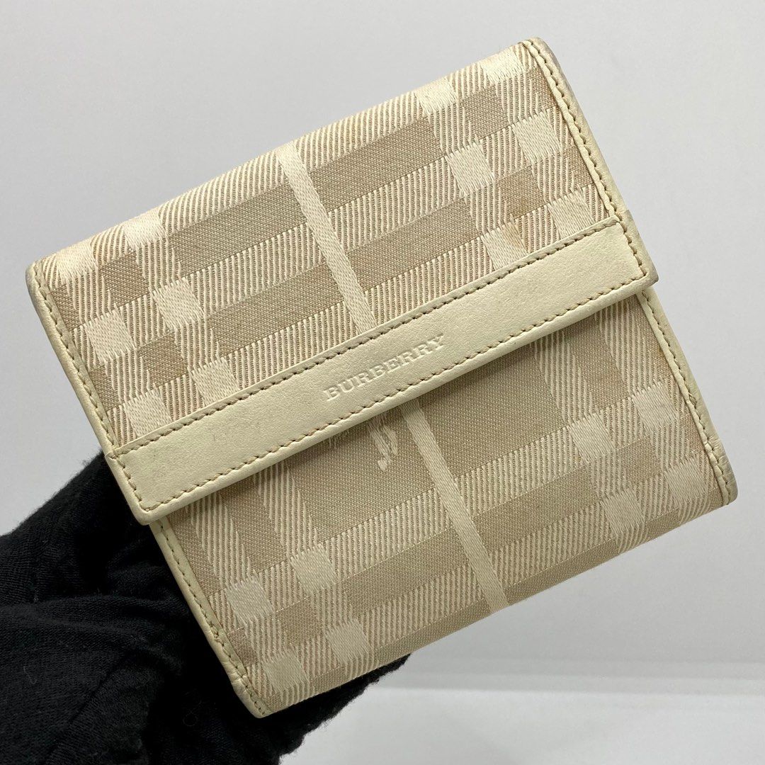 Burberry Wallet, Women's Fashion, Bags & Wallets, Wallets & Card holders on  Carousell