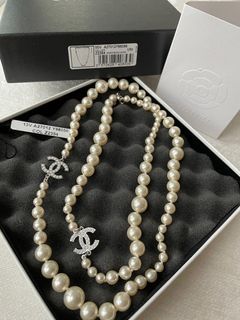 Vintage Chanel Faux Pearl Necklace With CC Rhinestones -  Hong