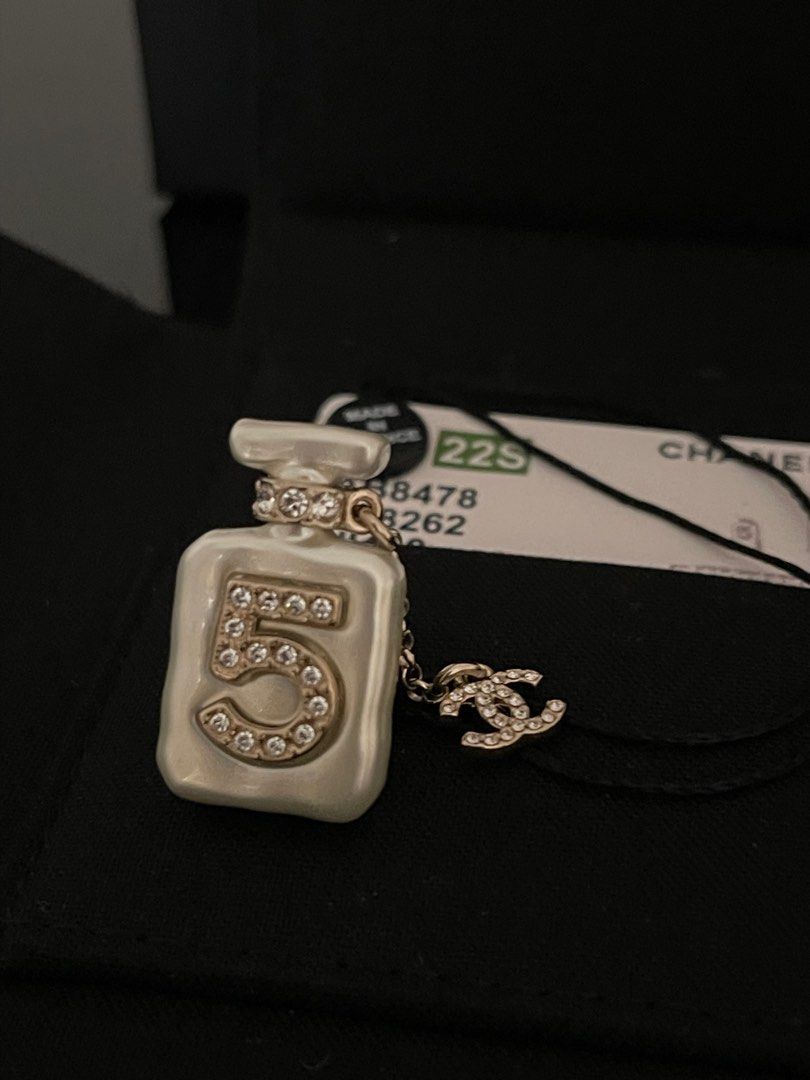 Chanel discount pendant pin