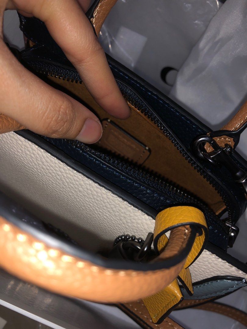 Coach micro zoe, Barang Mewah, Tas & Dompet di Carousell