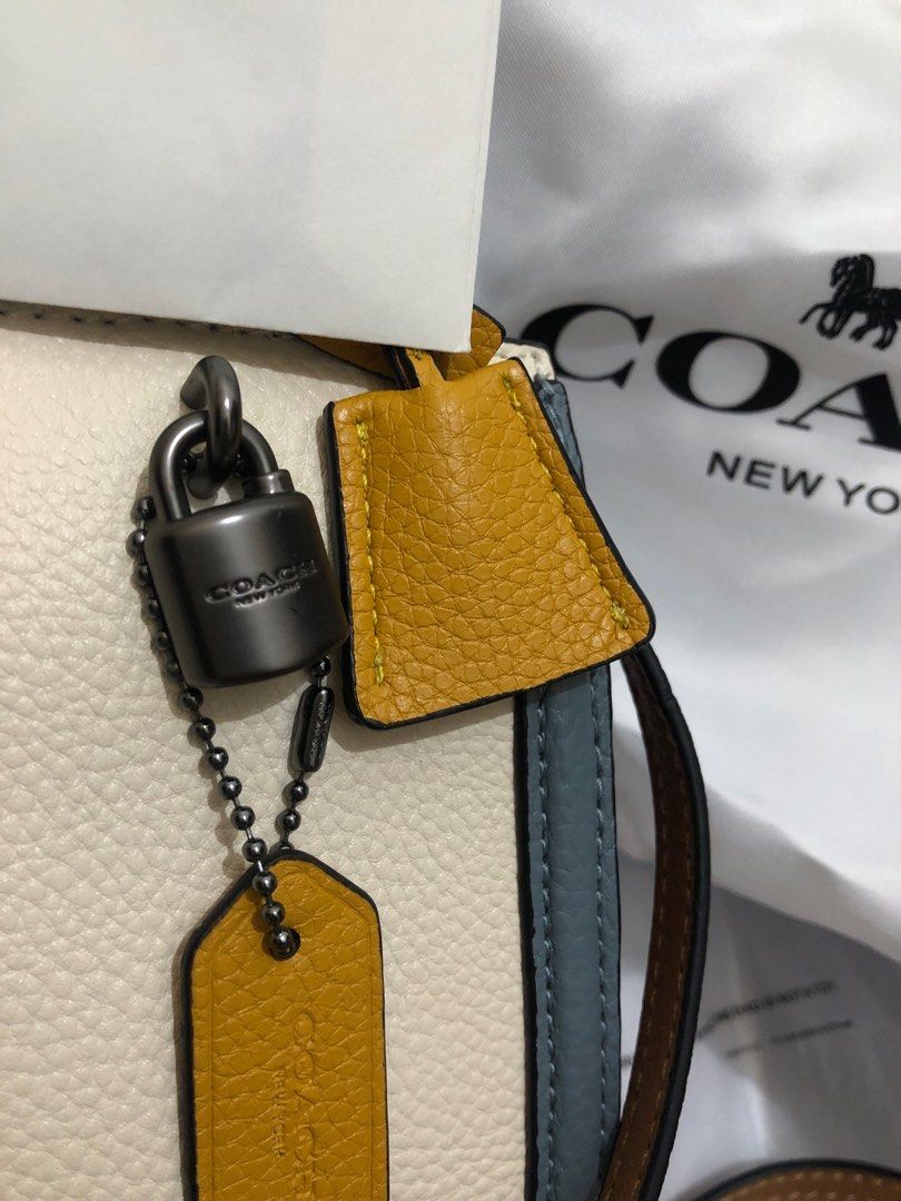 Coach micro zoe, Barang Mewah, Tas & Dompet di Carousell
