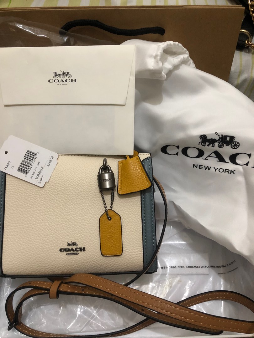 Coach micro zoe, Barang Mewah, Tas & Dompet di Carousell