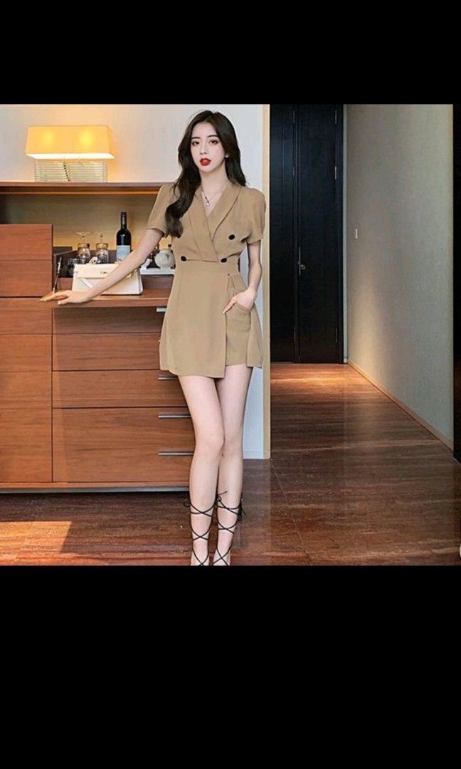 Coordinates (French Suit Style) (Category: Sets or Coordinates) located in Paranaque City. Submitted by g_lucas (Listing ID 1196252352, Image 3). Description: French Suit Collar Mid Length Slit Top and High Waist Slim Shorts Fits Small to Medium Frame Original Price is 700 Php, selling for 450 Php only. RFS: Got the wrong size. Never been used.Still has a tag..