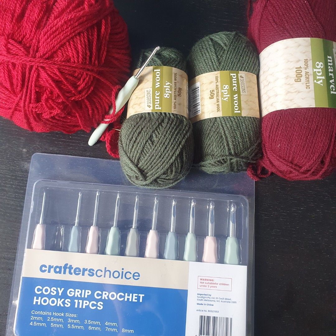 Crochet set (crochet hook & wool), Hobbies & Toys, Stationery