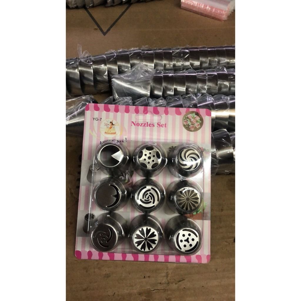 Cupcake Decorator Rose Accessories Kitchen Russian Nozzle (Category: Bakeware) located in Manila. Submitted by trustradeglobal (Listing ID 1196201842, Image 2). Description: The nozzles are make from a quality stainless steel for long lasting use that are also dishwasher safe for easy cleaning. -Great for decorating your cakes and cookies -Quality stainless steel nozzles -Dishwasher safe for easy cleaning -Creates beautiful patterns for your icin