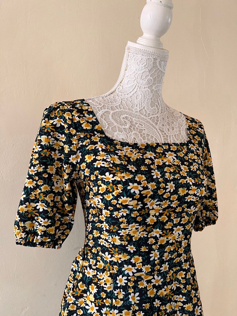 Daisy pocketed midi smock dress (Category: Dresses) located in Manila. Submitted by ginibib (Listing ID 1196375327, Image 2). Description: Area: Candelaria, Quezon Courier: J&T ₱150.