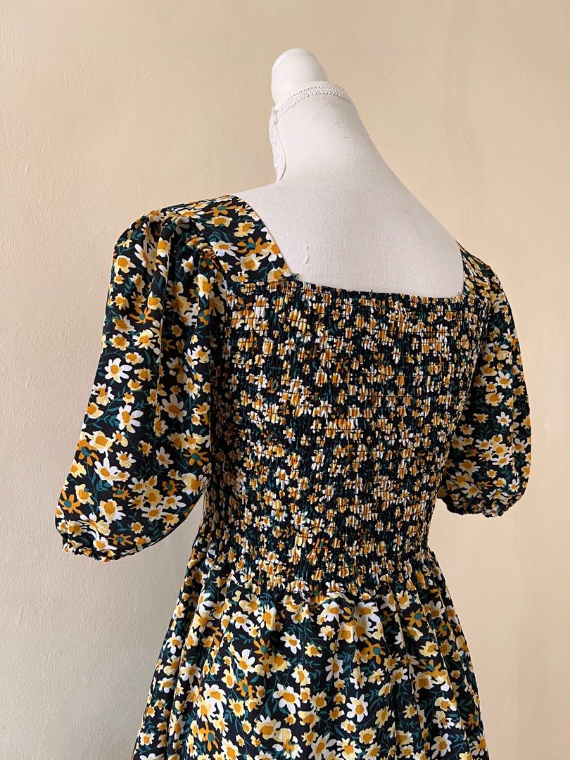 Daisy pocketed midi smock dress (Category: Dresses) located in Manila. Submitted by ginibib (Listing ID 1196375327, Image 3). Description: Area: Candelaria, Quezon Courier: J&T ₱150.