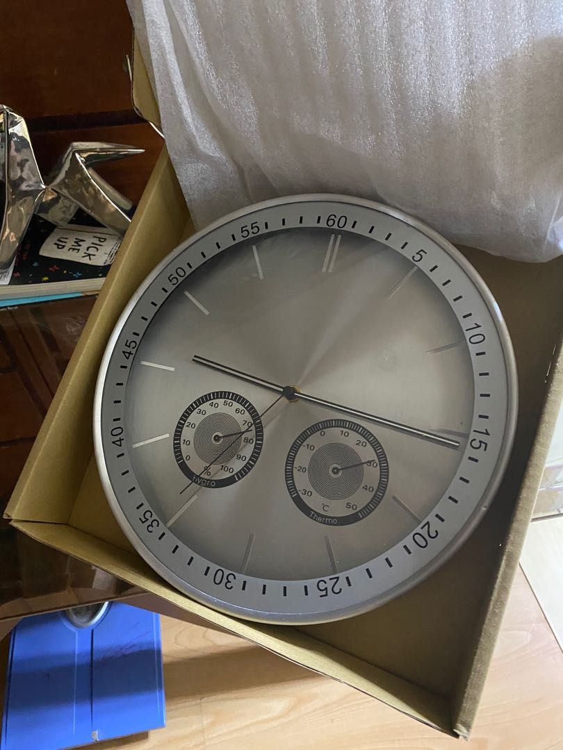 Dimensione Modern Clock (Silver) (Category: Clocks) located in Manila. Submitted by kathyangtan (Listing ID 1149572966, Image 1). Description: 12 inches diameter. Clock in good working condition. Batteries not included. .