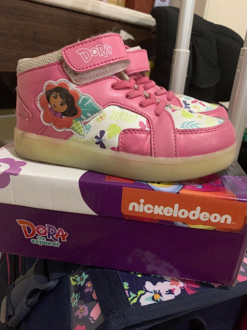 Dora skechers store