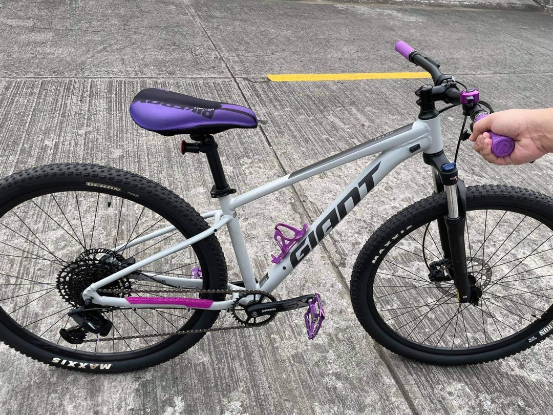 GIANT small, Sports Equipment, Bicycles & Parts, Bicycles on Carousell