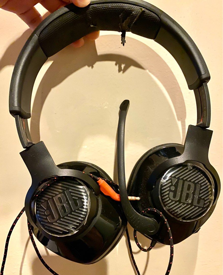 JBL Quantum 200 Wired Over-ear Gaming Headphones with Flip-up Mic, Black 