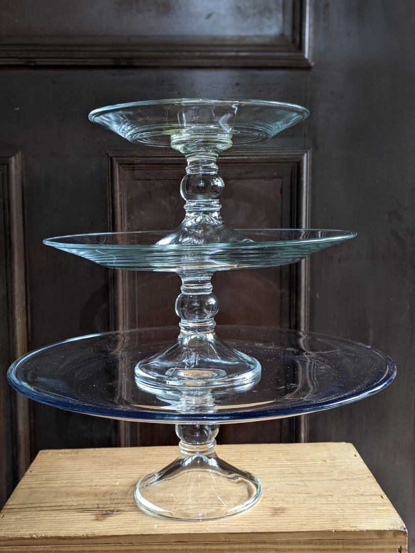 3-etagiger Glas Kuchenständer - Eleganter Servierteller 25/20/15cm