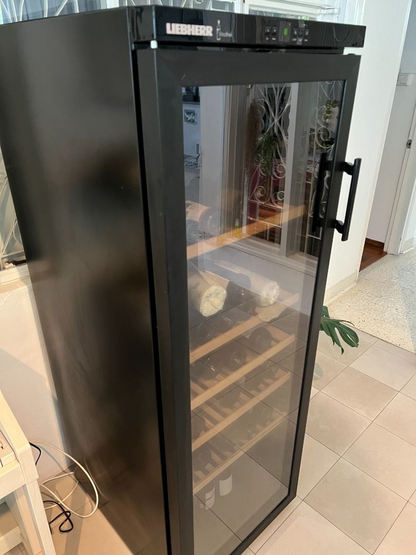 Liebherr WKb 4212, TV & Home Appliances, Kitchen Appliances, Wine