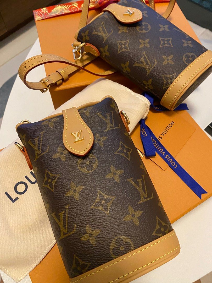 Louis Vuitton Monogram Fold Me Pouch (SHG-bMw8uh) – LuxeDH