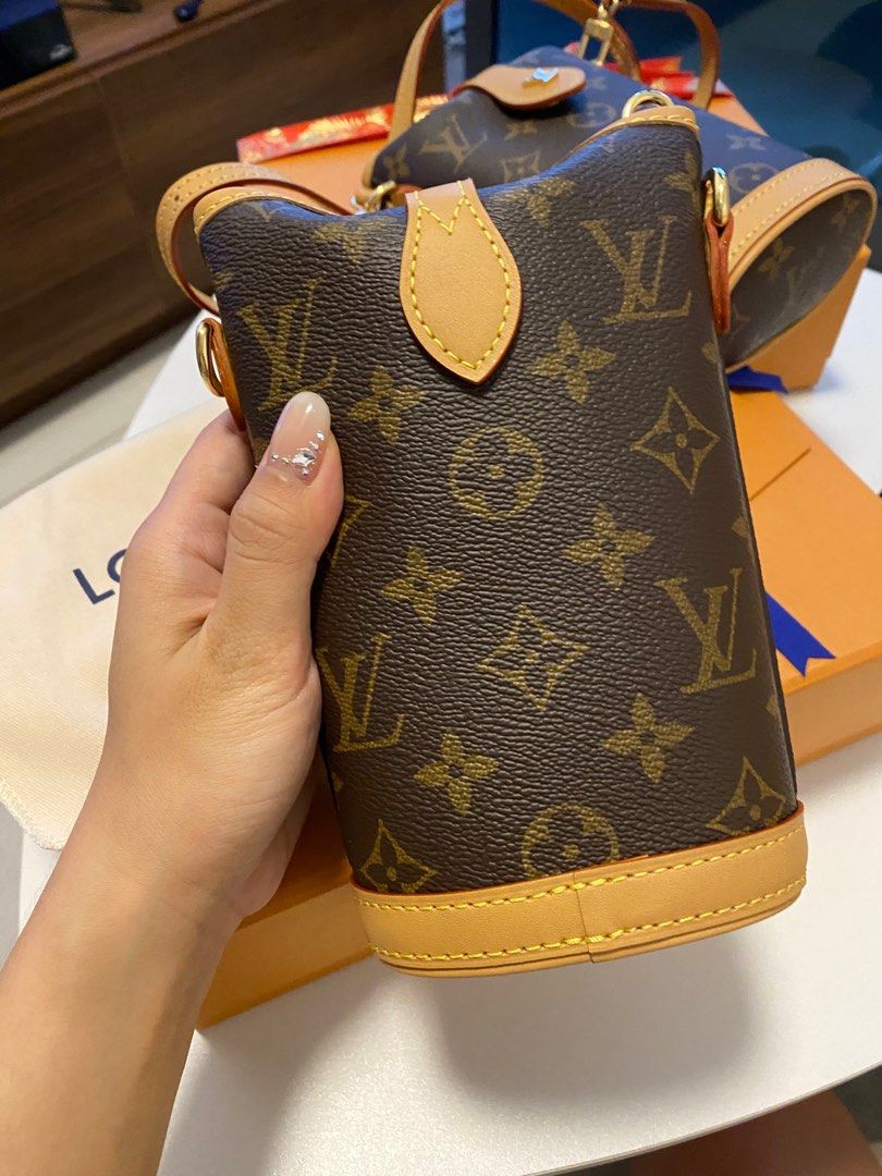 Pre-Owned Louis Vuitton Fold Me Pouch 210352/154