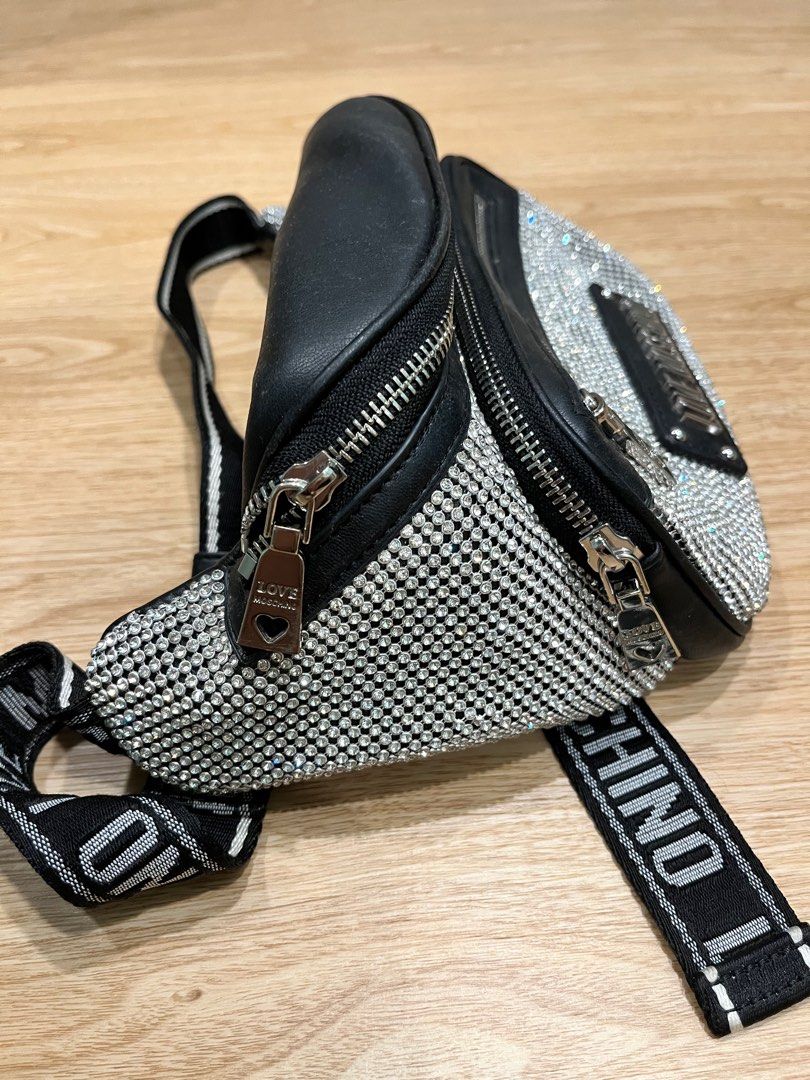 Moschino fanny pack shop