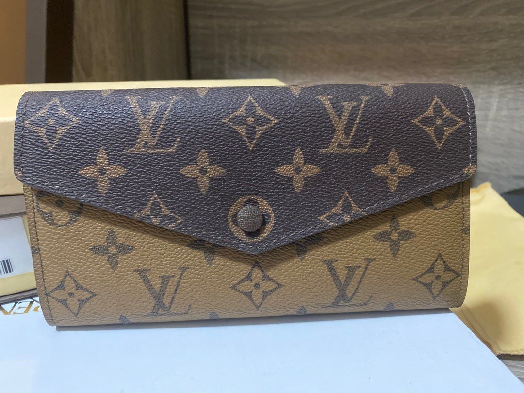 LV TWO TONE MONOGRAM LONG WALLET (Category: Luxury Bags & Wallets) located in Las Pinas. Submitted by 2021privateshopper (Listing ID 1196322886, Image 1). Description: LV TWO TONE MONOGRAM LONG WALLET NO DAMAGE FREE SHIPPING WITH BOX AND DUSTBAG .