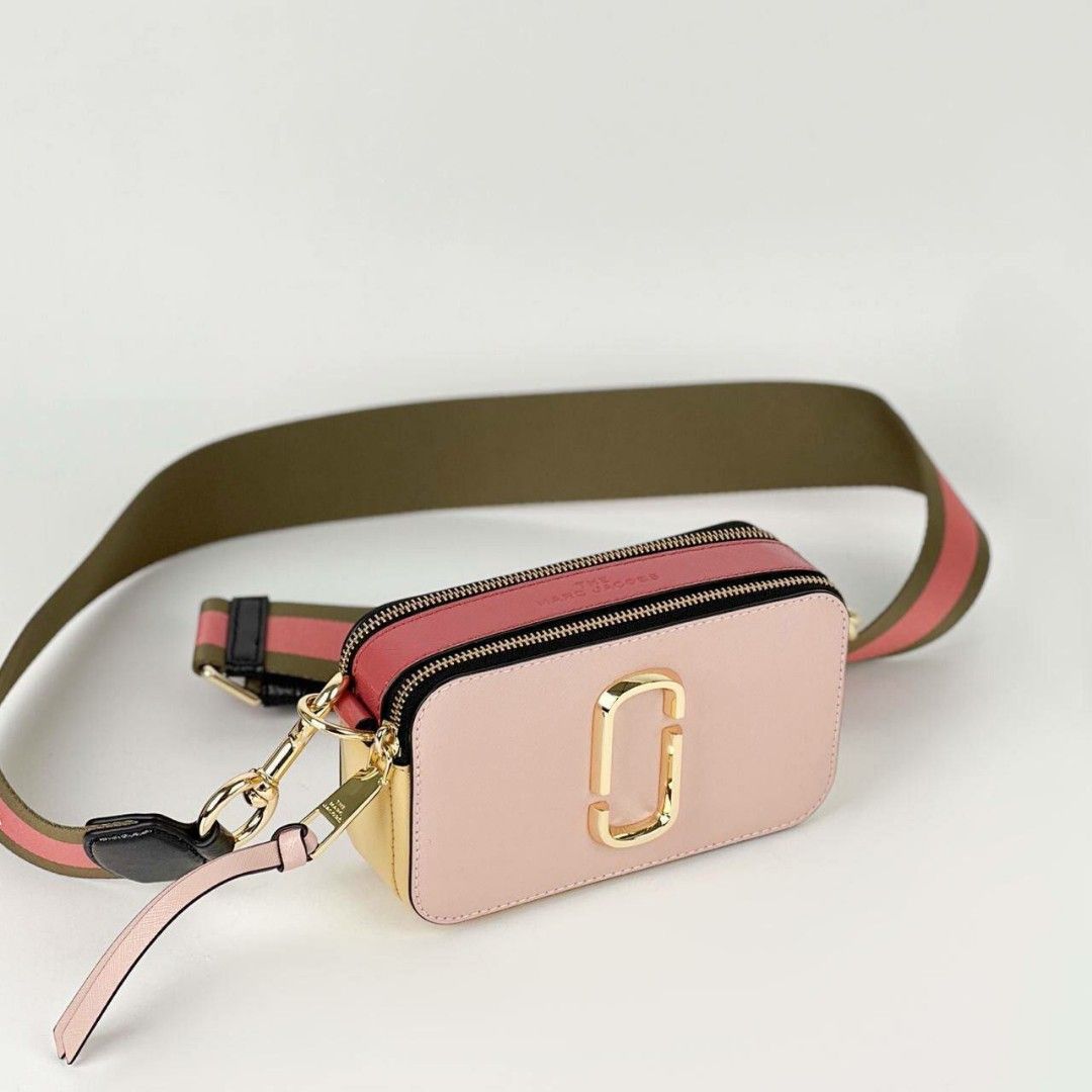 Marc Jacobs - Rose spotted with our Logo Strap Snapshot