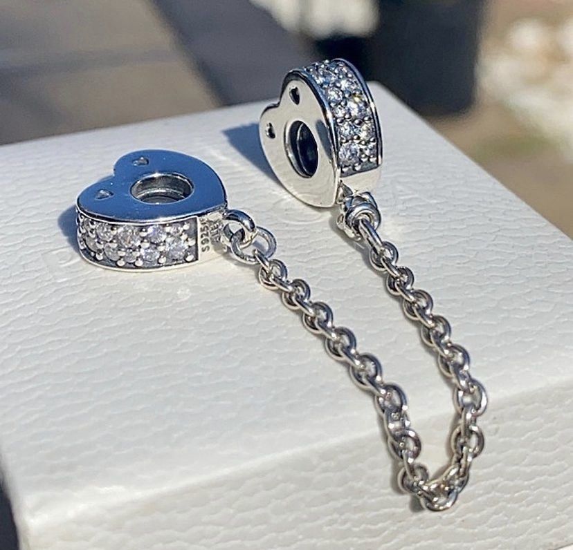 Sparkling arcs of love safety chain store