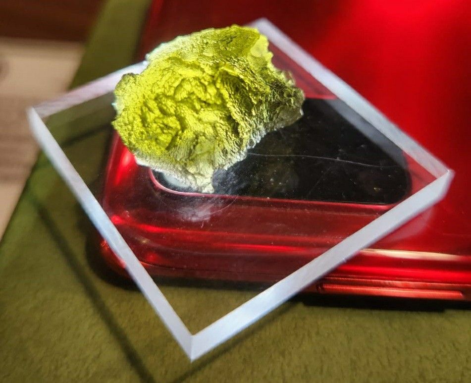MOLDAVITE CRYSTAL MUSEUM QUALITY 100 AUTHENTIC FROM MOLDAVITE