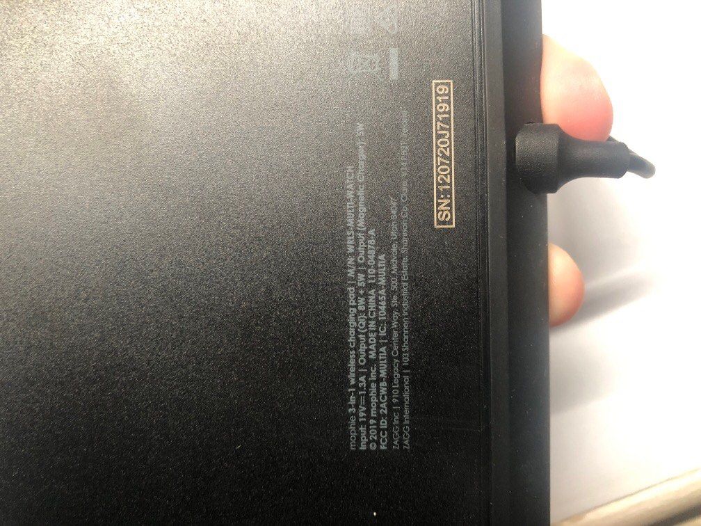 Mophie 3-in-1 Wireless Charging Pad (Category: Chargers & Cables) located in Makati City. Submitted by mariarm (Listing ID 1196257054, Image 2). Description: RFS: Not being used anymore Has no box Buyer will handle & pay for delivery.