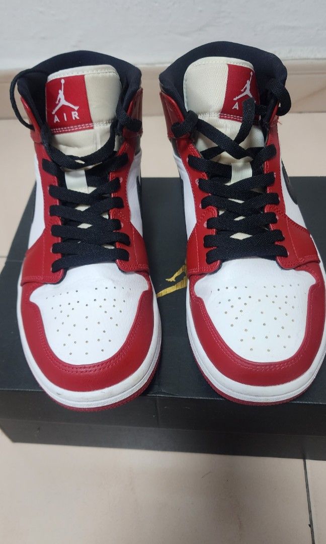 jordan 1 chicago mid foot locker