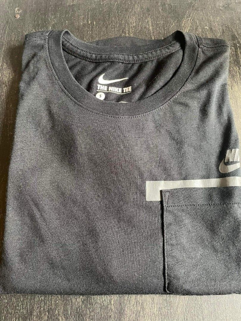NIKE TEE-BADLANDS PKT DRP HEM Size Small (Category: Tshirts & Polo Shirts ) located in Mandaluyong City. Submitted by declutteredapparel (Listing ID 1196231464, Image 3). Description: For Sale: NIKE TEE-BADLANDS PKT DRP HEM Size Small Brand New with Complete Tag SRP: Php 2095, selling below SRP Dimensions: Width: 19" Length: Front: 29.5", Back: 31".