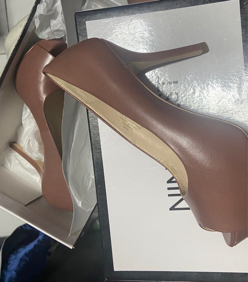 Nine west wide width top