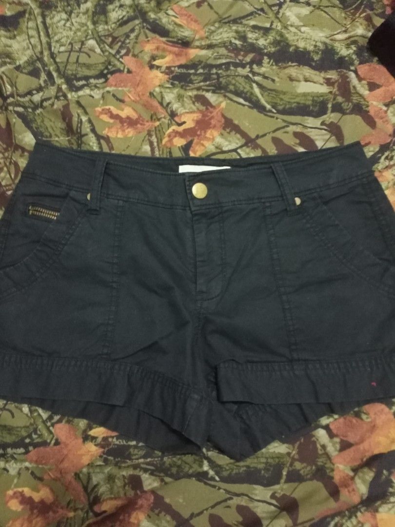 Old navy short (Category: Shorts) located in Santa Rosa. Submitted by lenborbs (Listing ID 1196310120, Image 1). Description: Old navy short, bought in US, never been used, size 4 on tag waist = 15 inches NOTE: ALL ITEMS POSTED IS AVAILABLE UNLESS THERE IS A SOLD MARK.