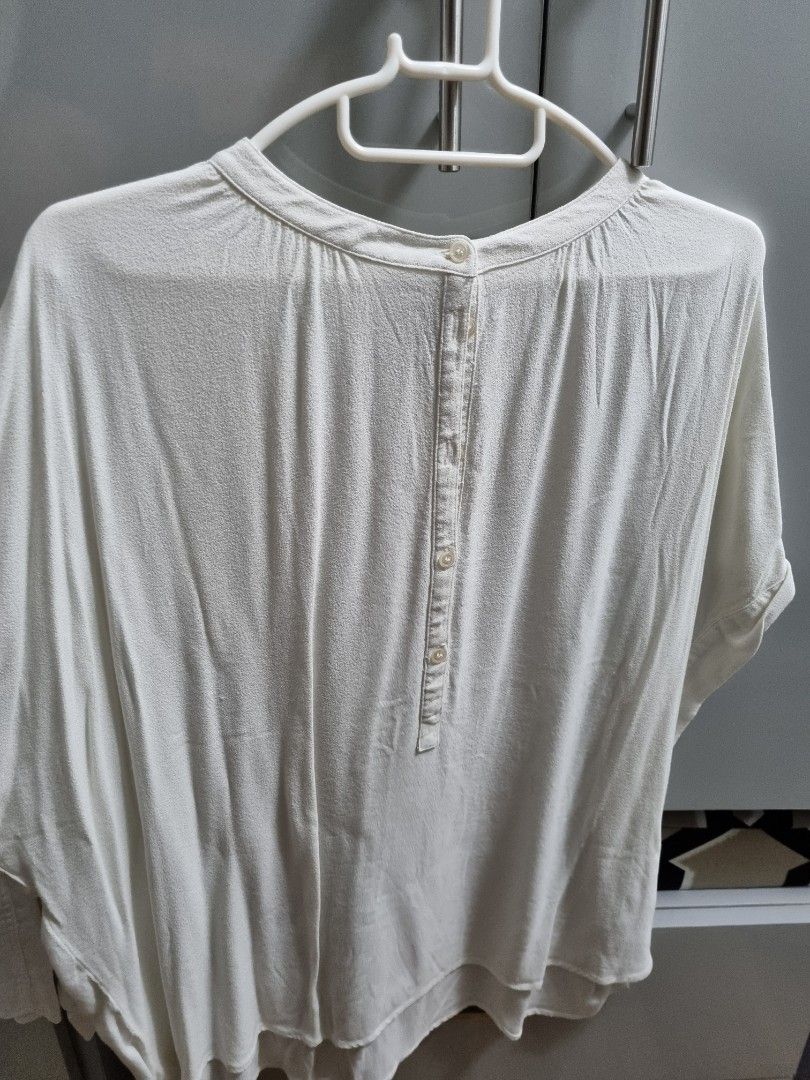 Point Sur white blouse (Category: Blouses) located in Taguig. Submitted by rochev (Listing ID 1196314236, Image 2). Description: Worn this only a few times. Fabric in white is super soft. Brand is Point Sur in XL..