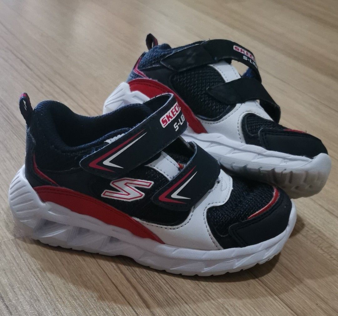 Skechers one piece 913 sales