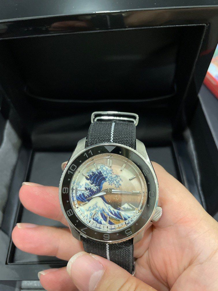 Rare Seiko watch set, Wave of Kanagawa (Illuminate in Dark), Men's Fashion,  Watches & Accessories, Watches on Carousell