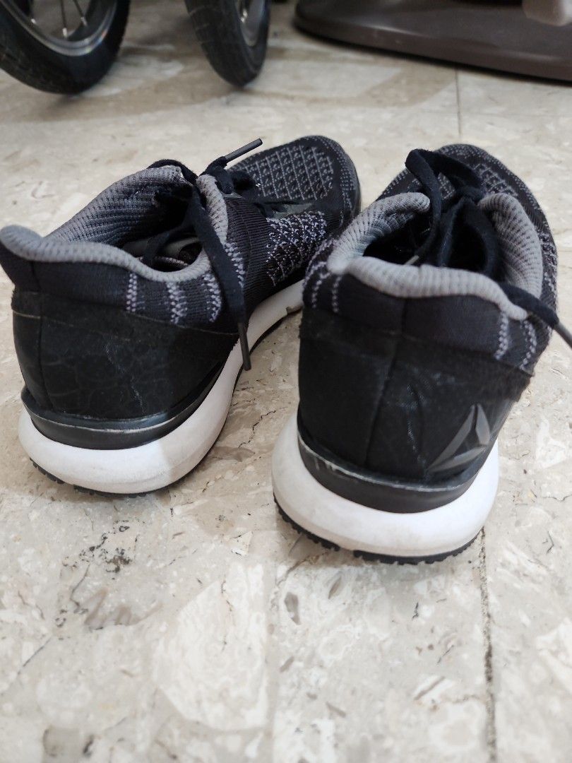 Reebok black clearance shoes