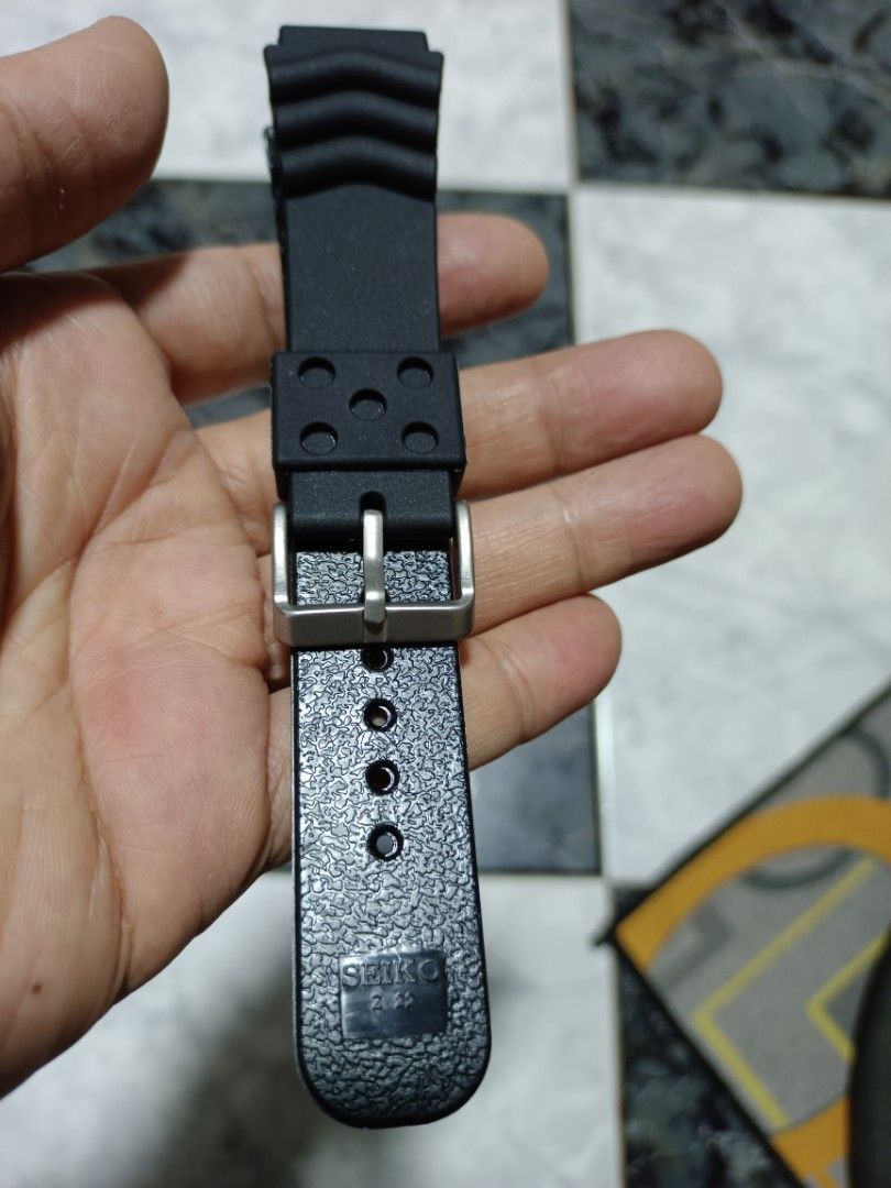 Rubber strap for Seiko 22mm, Men's Fashion, Watches & Accessories, Watches  on Carousell