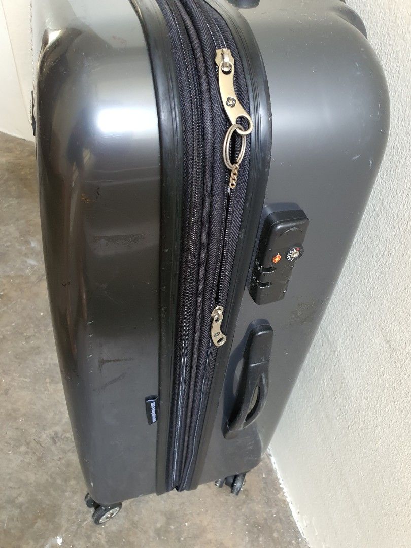 Samsonite 28-29 inch luggage, Hobbies & Toys, Travel, Luggage on Carousell