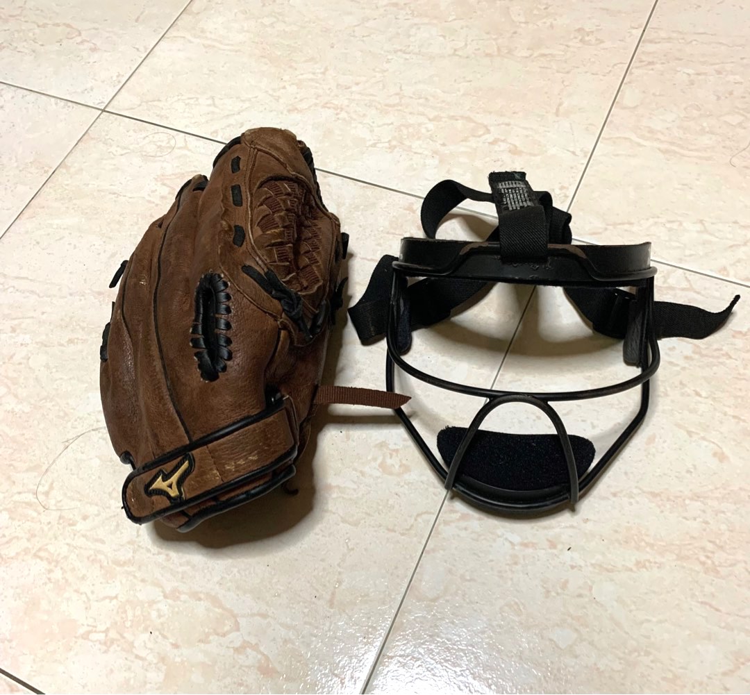 Mizuno Softball Glove & Softball Face Shield, Sports Equipment, Sports