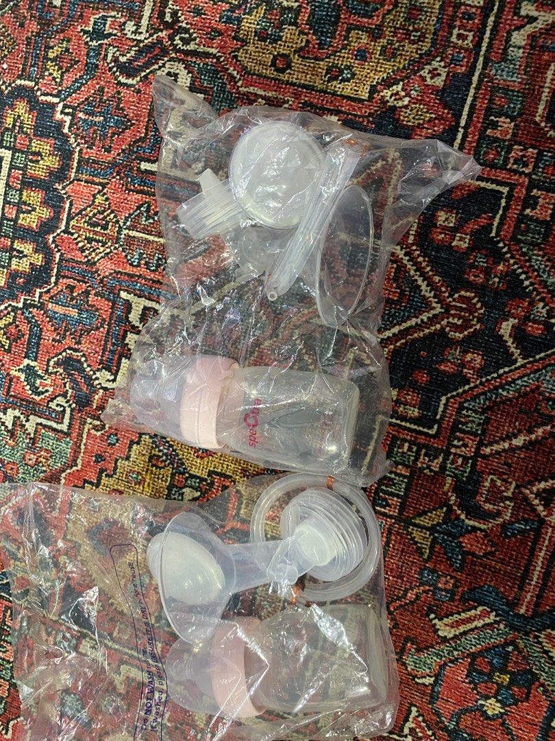 Spectra flange set 28mm (including bottle with teats), Babies & Kids